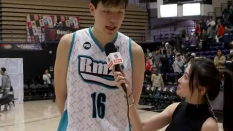 韩梅荣获亚冬会速度滑冰女子1500米金牌